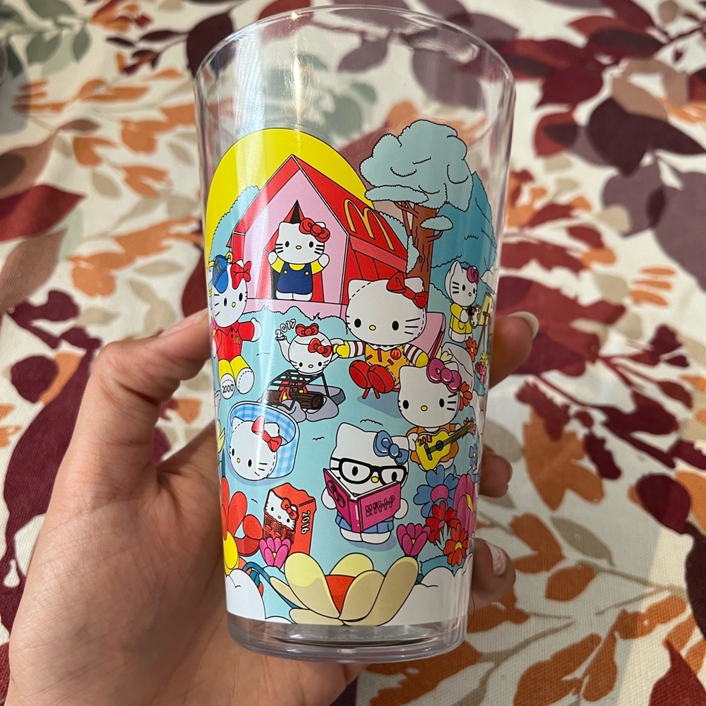 Hello Kitty x peanuts McDonald’s collector cup- super cute